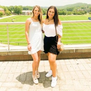 Meet your Posher, Melanie and Serena